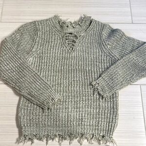 Daytrip Gray Crew Neck Sweater with Ribbed Knit